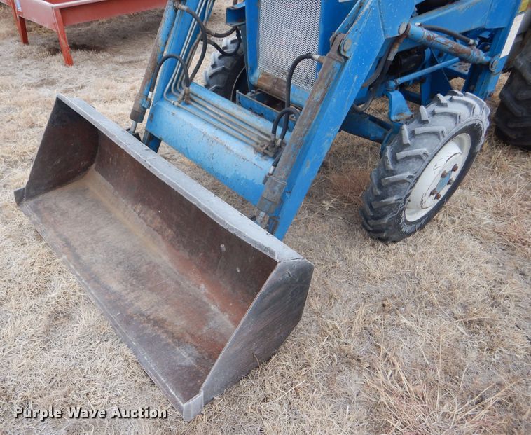 image for item DE1352 1980 Ford 1700 MFWD tractor