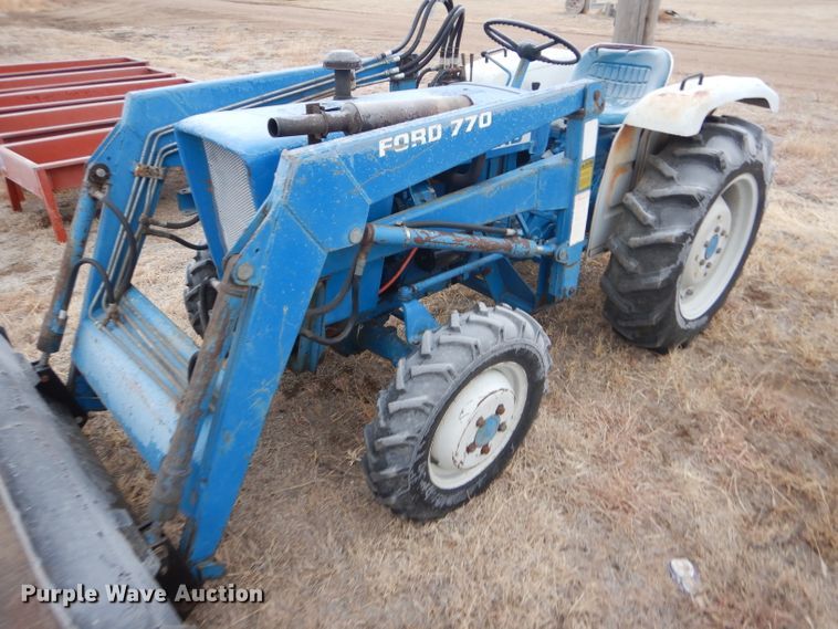 image for item DE1352 1980 Ford 1700 MFWD tractor