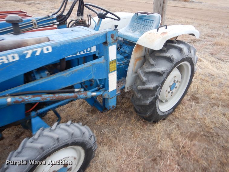 image for item DE1352 1980 Ford 1700 MFWD tractor