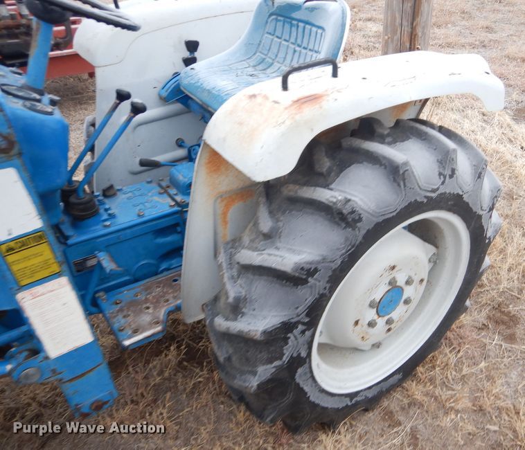 image for item DE1352 1980 Ford 1700 MFWD tractor