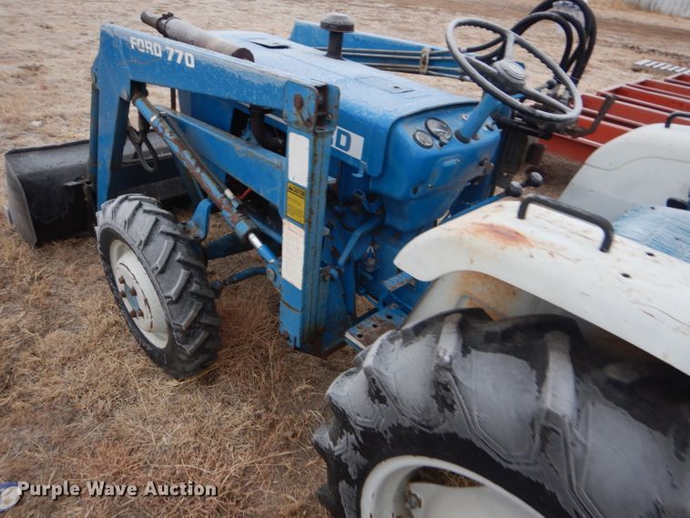 image for item DE1352 1980 Ford 1700 MFWD tractor