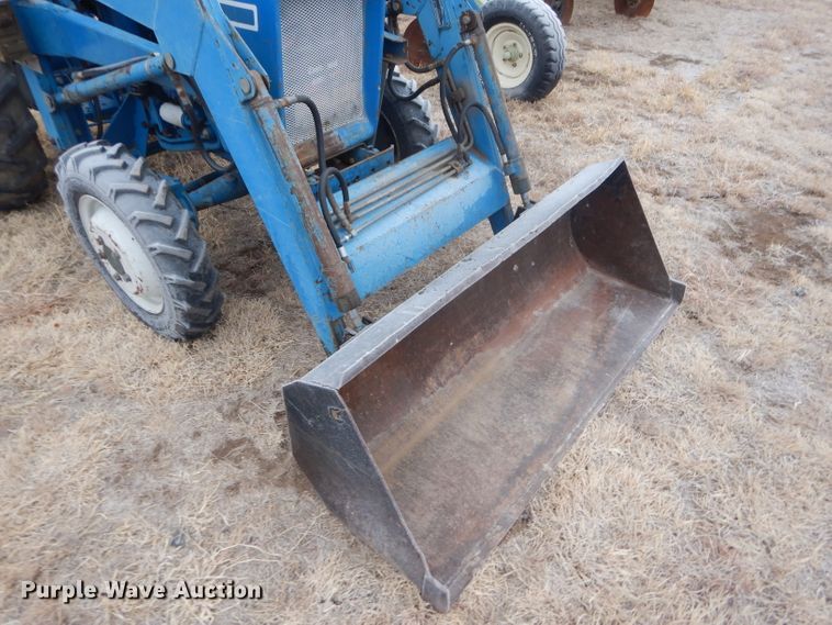 image for item DE1352 1980 Ford 1700 MFWD tractor