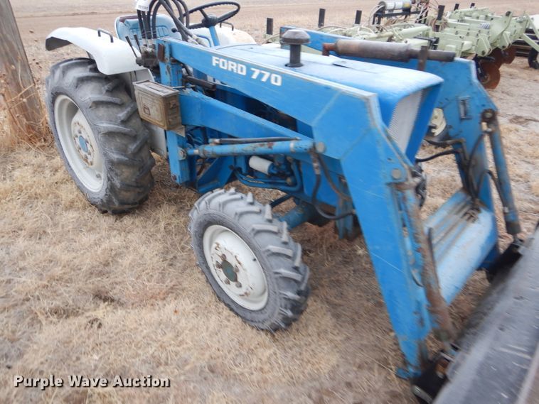 image for item DE1352 1980 Ford 1700 MFWD tractor