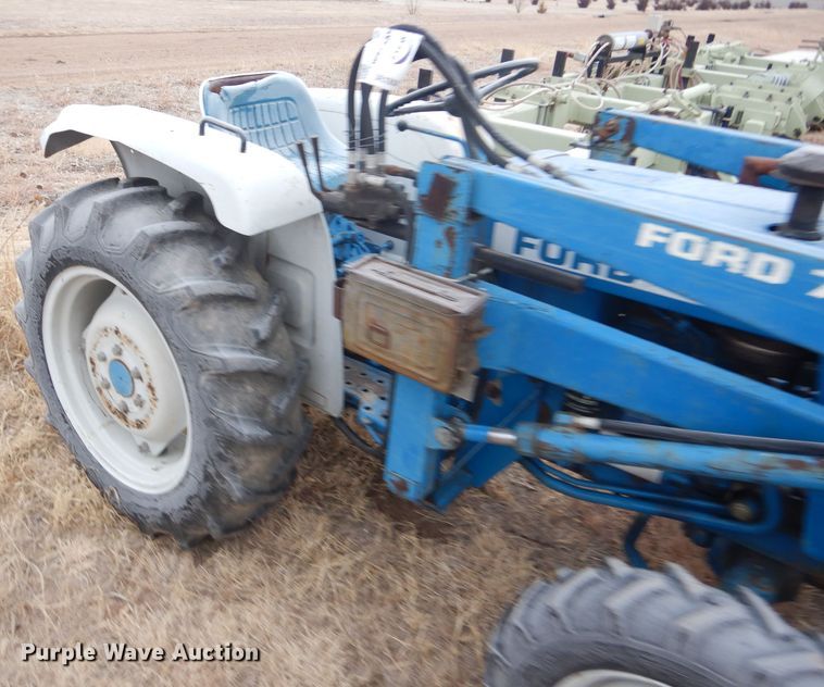 image for item DE1352 1980 Ford 1700 MFWD tractor