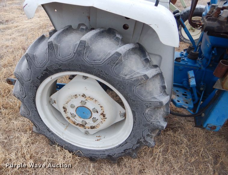 image for item DE1352 1980 Ford 1700 MFWD tractor