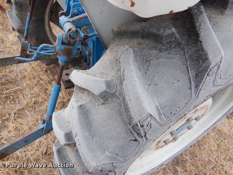 image for item DE1352 1980 Ford 1700 MFWD tractor