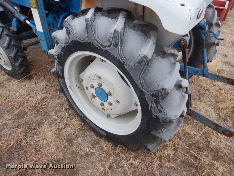 image for item DE1352 1980 Ford 1700 MFWD tractor