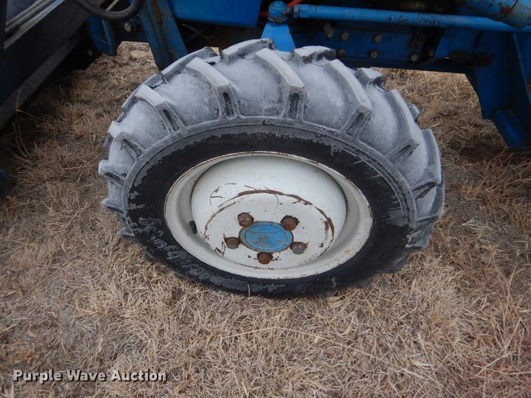 image for item DE1352 1980 Ford 1700 MFWD tractor