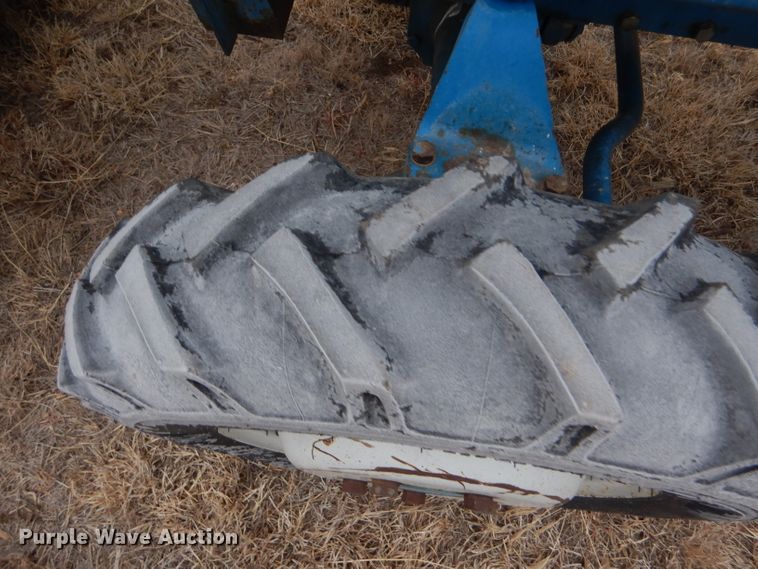 image for item DE1352 1980 Ford 1700 MFWD tractor