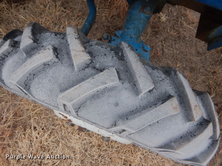 image for item DE1352 1980 Ford 1700 MFWD tractor