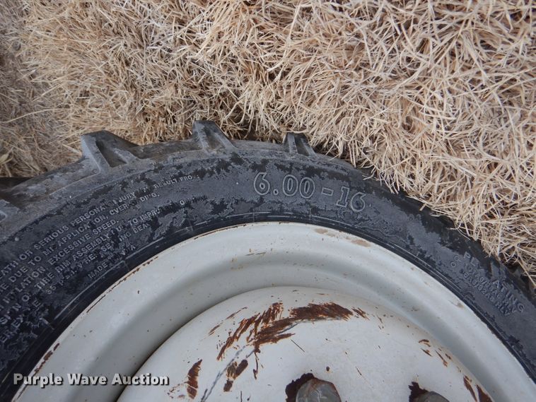 image for item DE1352 1980 Ford 1700 MFWD tractor