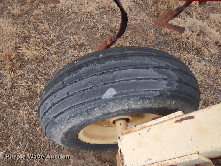 image for item DE1358 Krause 4237 field cultivator