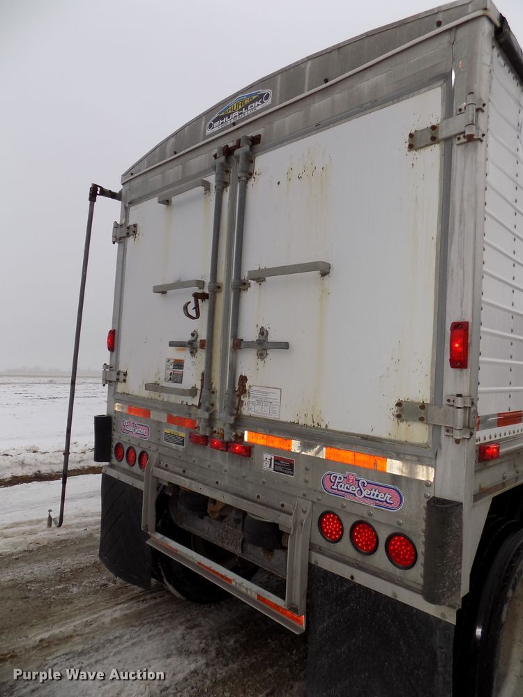 image for item DG2508 1996 Wilson DWH-400 Pace Setter double hopper bottom grain trailer