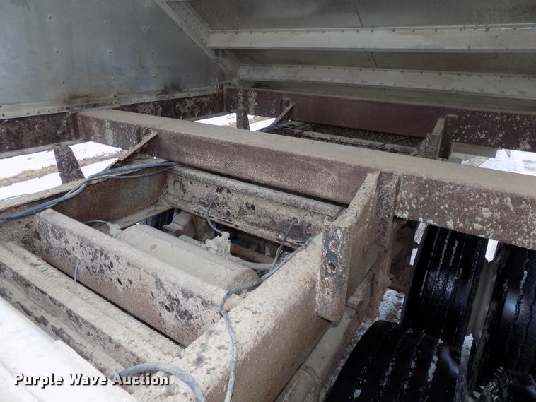 image for item DG2508 1996 Wilson DWH-400 Pace Setter double hopper bottom grain trailer