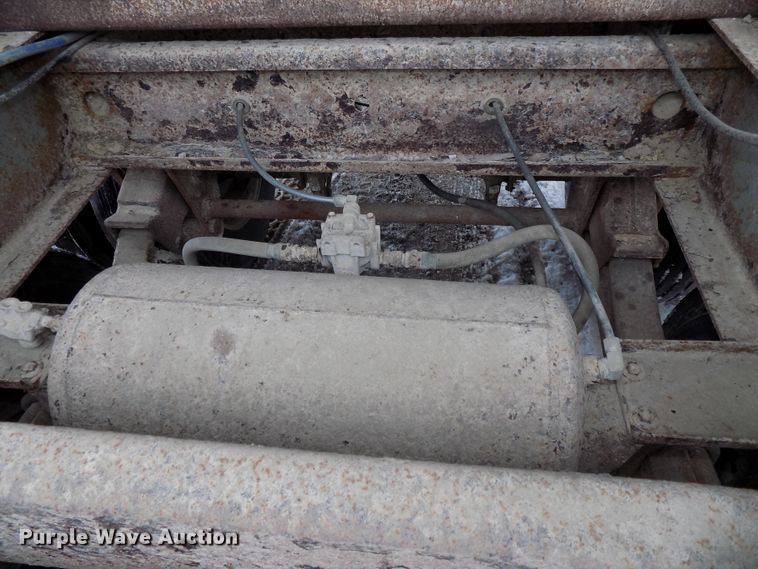 image for item DG2508 1996 Wilson DWH-400 Pace Setter double hopper bottom grain trailer