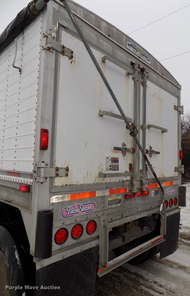 image for item DG2508 1996 Wilson DWH-400 Pace Setter double hopper bottom grain trailer