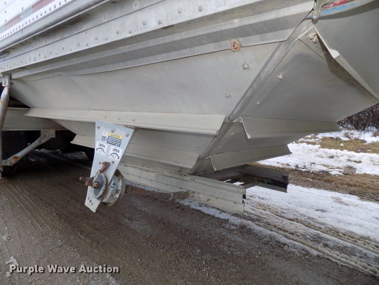 image for item DG2508 1996 Wilson DWH-400 Pace Setter double hopper bottom grain trailer