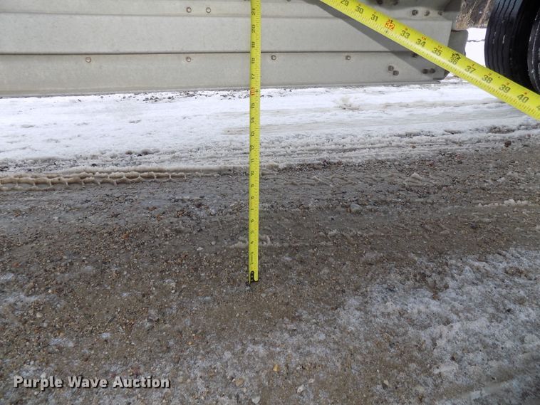 image for item DG2508 1996 Wilson DWH-400 Pace Setter double hopper bottom grain trailer