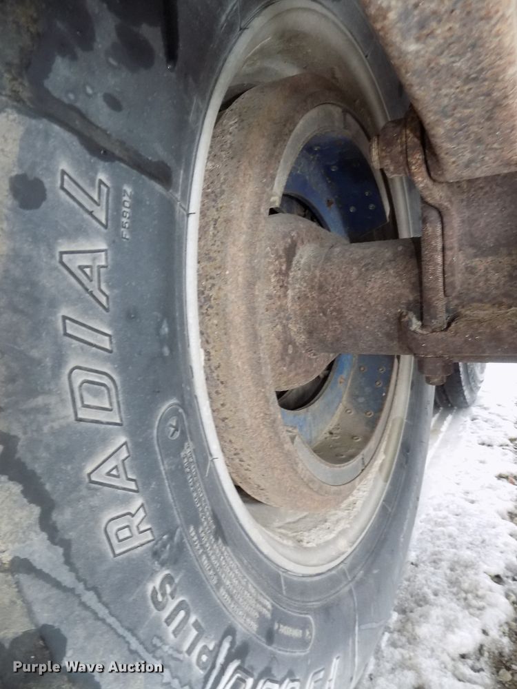 image for item DG2508 1996 Wilson DWH-400 Pace Setter double hopper bottom grain trailer