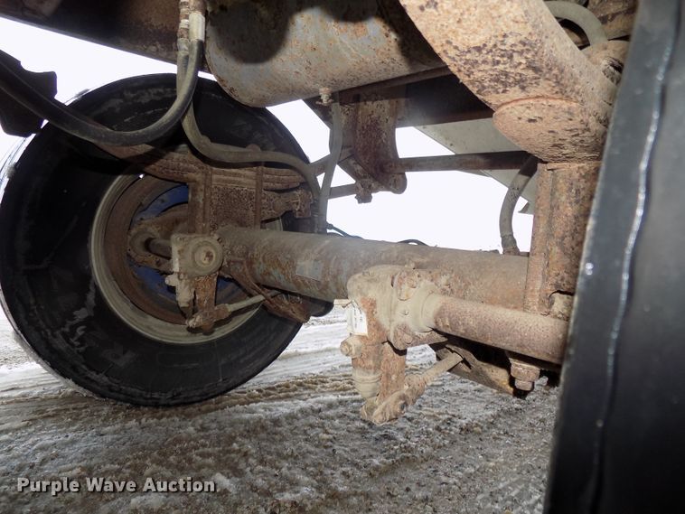 image for item DG2508 1996 Wilson DWH-400 Pace Setter double hopper bottom grain trailer