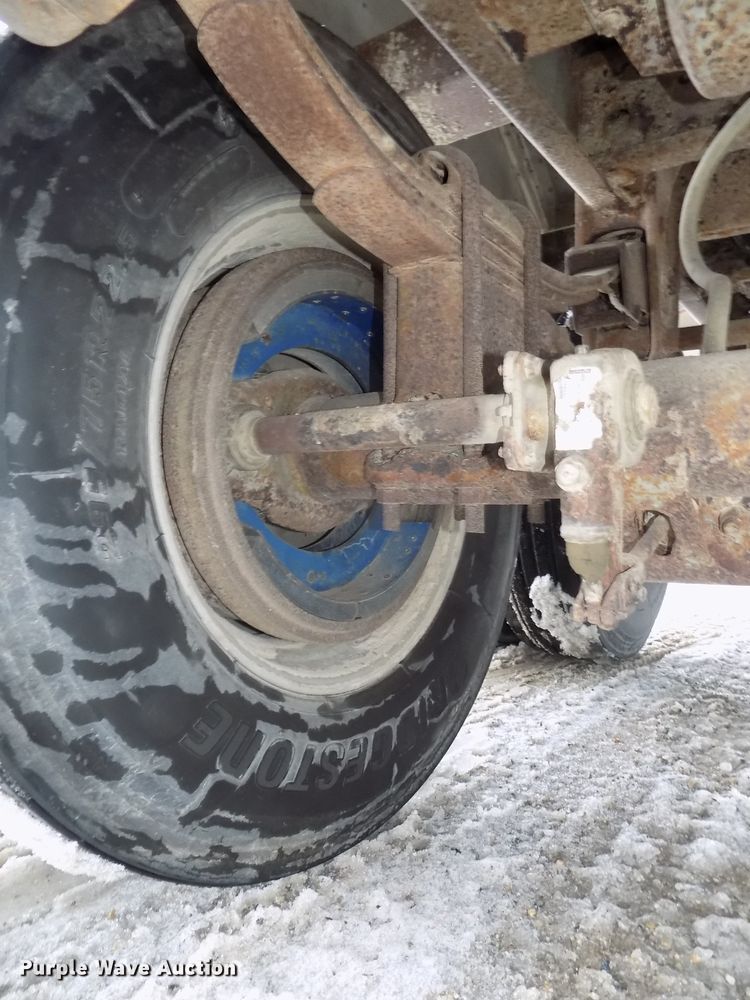 image for item DG2508 1996 Wilson DWH-400 Pace Setter double hopper bottom grain trailer