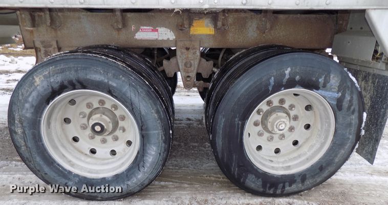 image for item DG2508 1996 Wilson DWH-400 Pace Setter double hopper bottom grain trailer