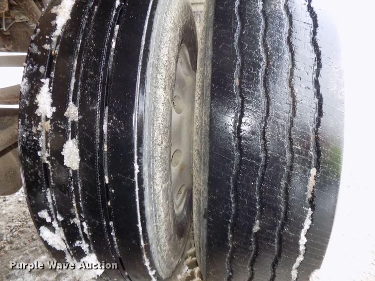 image for item DG2508 1996 Wilson DWH-400 Pace Setter double hopper bottom grain trailer