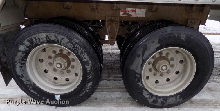 image for item DG2508 1996 Wilson DWH-400 Pace Setter double hopper bottom grain trailer