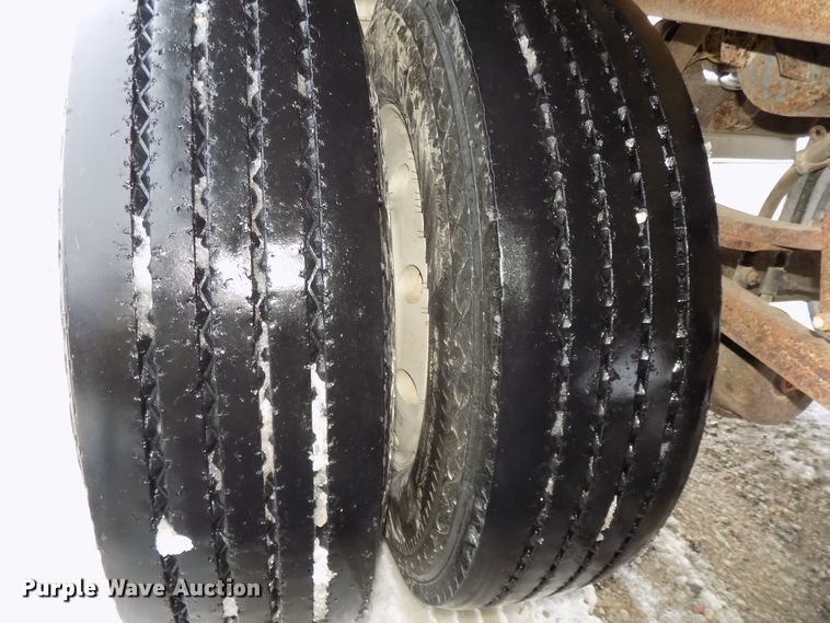 image for item DG2508 1996 Wilson DWH-400 Pace Setter double hopper bottom grain trailer