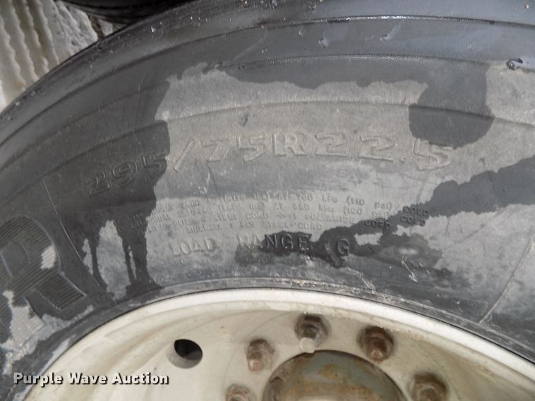 image for item DG2508 1996 Wilson DWH-400 Pace Setter double hopper bottom grain trailer