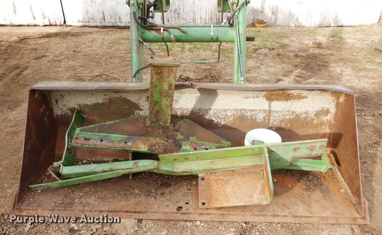 image for item DH3693 John Deere loader