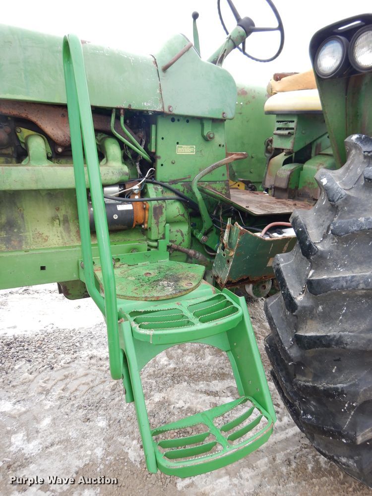 image for item DH4325 1968 John Deere 4020 tractor