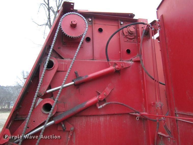 image for item DH8406 1990 Case IH 8460 round baler