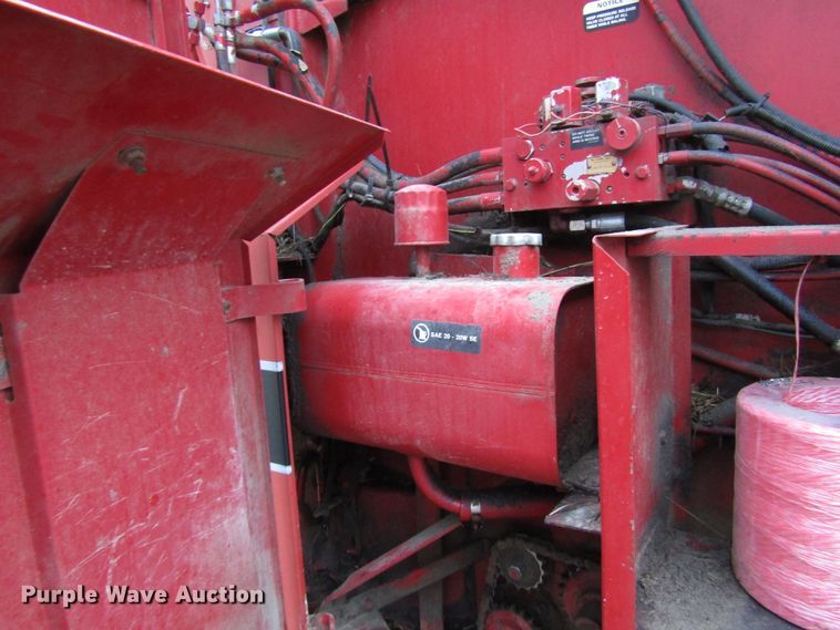 image for item DH8406 1990 Case IH 8460 round baler