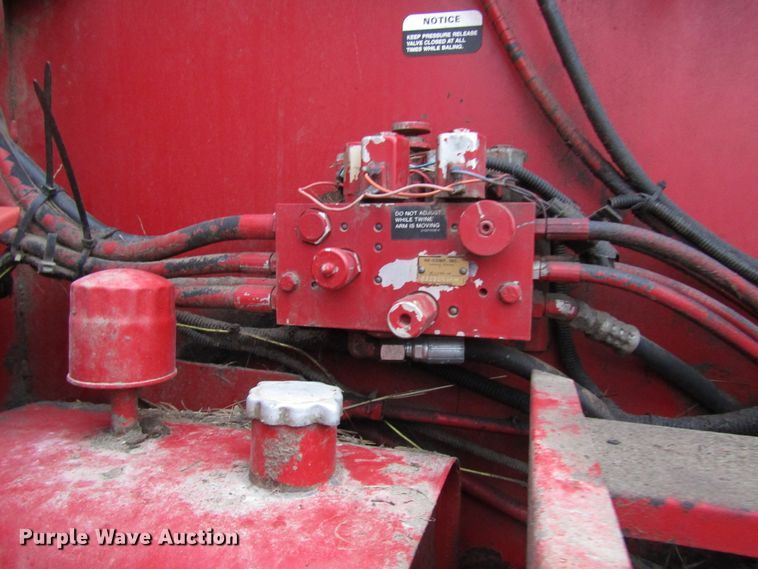 image for item DH8406 1990 Case IH 8460 round baler