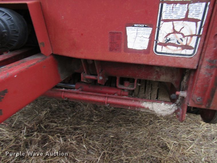 image for item DH8406 1990 Case IH 8460 round baler