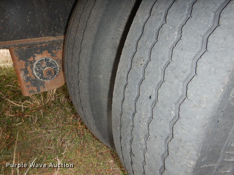 image for item DI0001 2005 Transcraft TL-2100 drop deck trailer