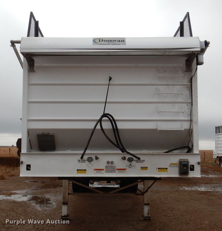 image for item DI0007 2017 Aulick 38672 live bottom silage trailer