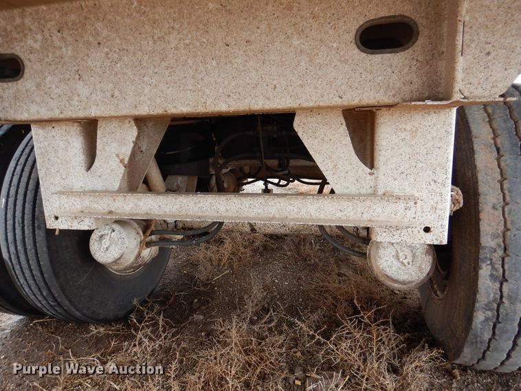 image for item DI0010 2017 Aulick 38672 live bottom silage trailer