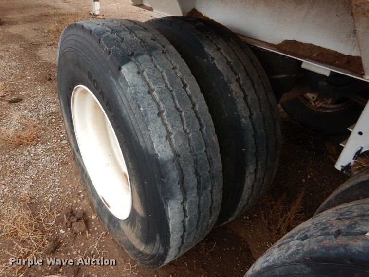 image for item DI0010 2017 Aulick 38672 live bottom silage trailer