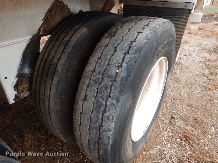 image for item DI0010 2017 Aulick 38672 live bottom silage trailer