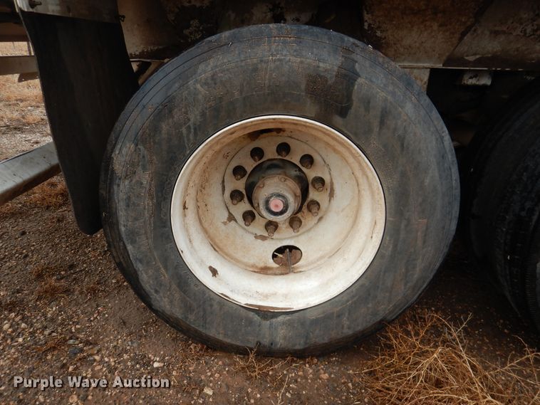 image for item DI0010 2017 Aulick 38672 live bottom silage trailer