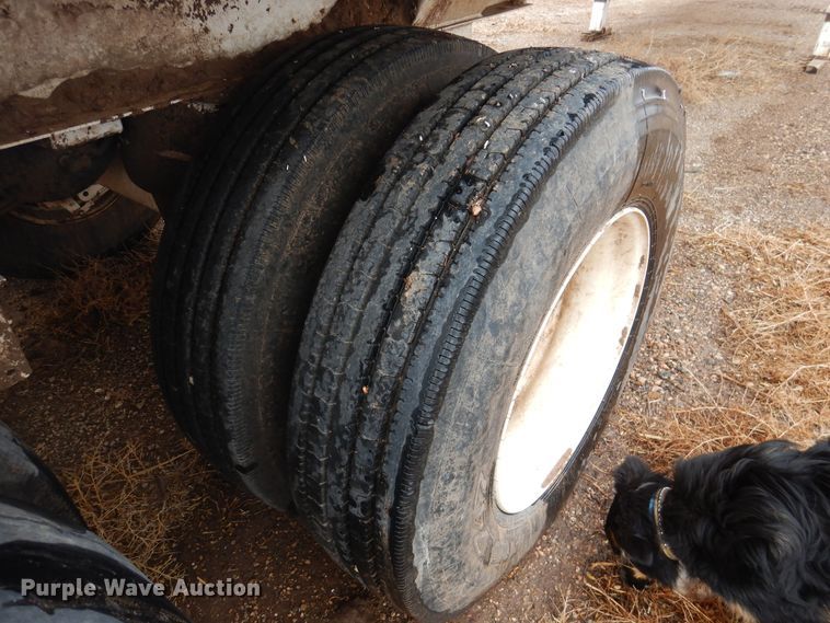 image for item DI0010 2017 Aulick 38672 live bottom silage trailer