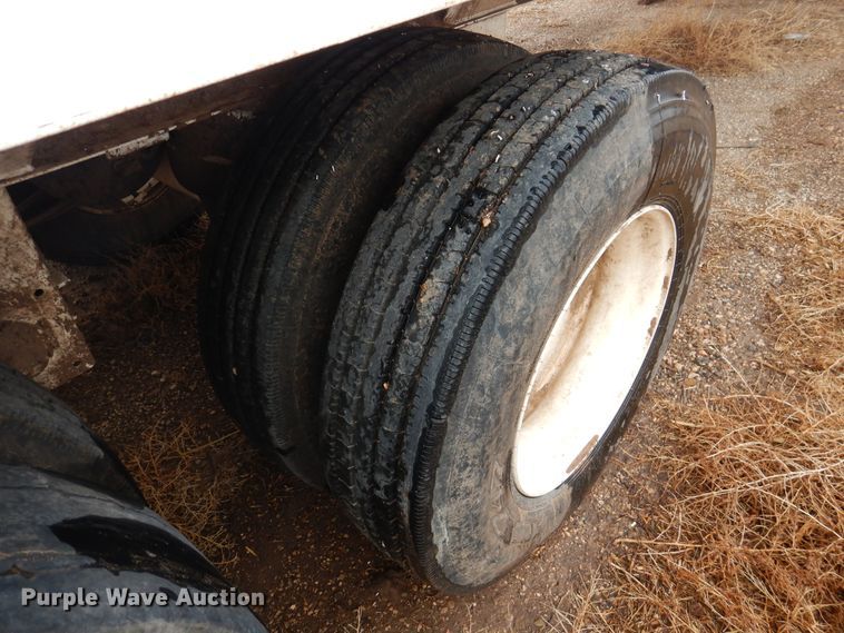 image for item DI0010 2017 Aulick 38672 live bottom silage trailer