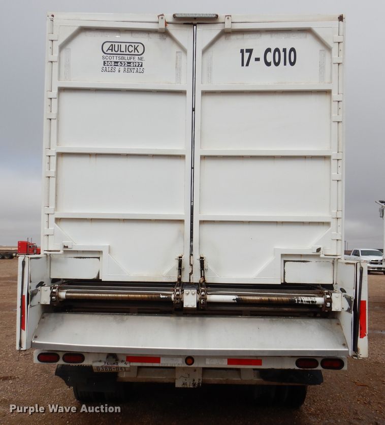 image for item DI0011 2017 Aulick 38672 live bottom silage trailer