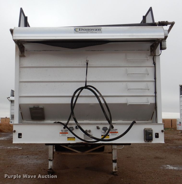 image for item DI0012 2017 Aulick 38672 live bottom silage trailer