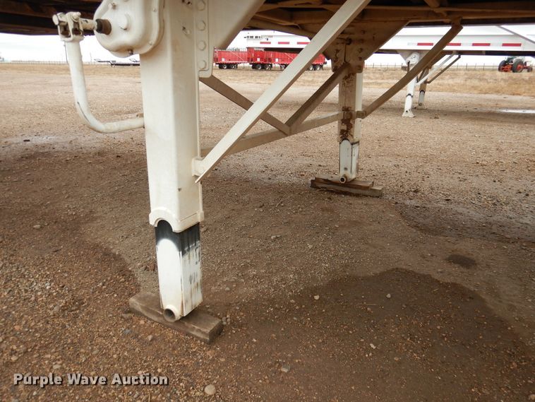 image for item DI0012 2017 Aulick 38672 live bottom silage trailer