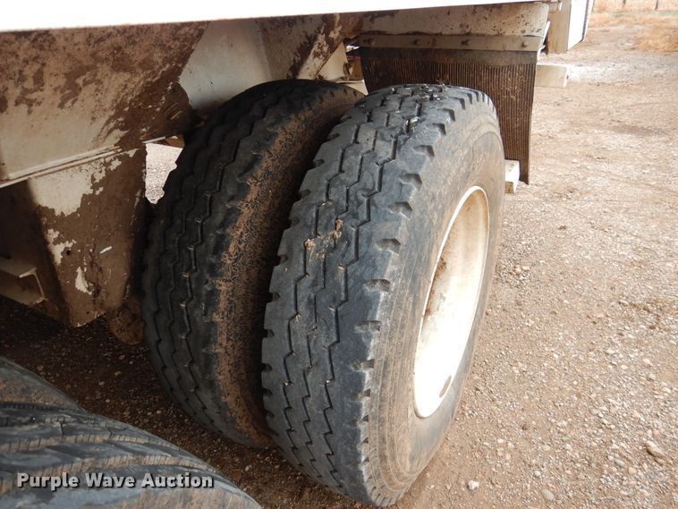 image for item DI0012 2017 Aulick 38672 live bottom silage trailer