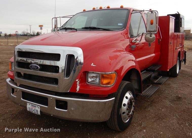 image for item DI0015 2006 Ford F650 Super Duty service truck with crane