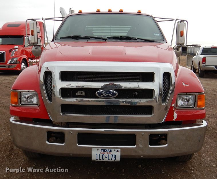 image for item DI0015 2006 Ford F650 Super Duty service truck with crane